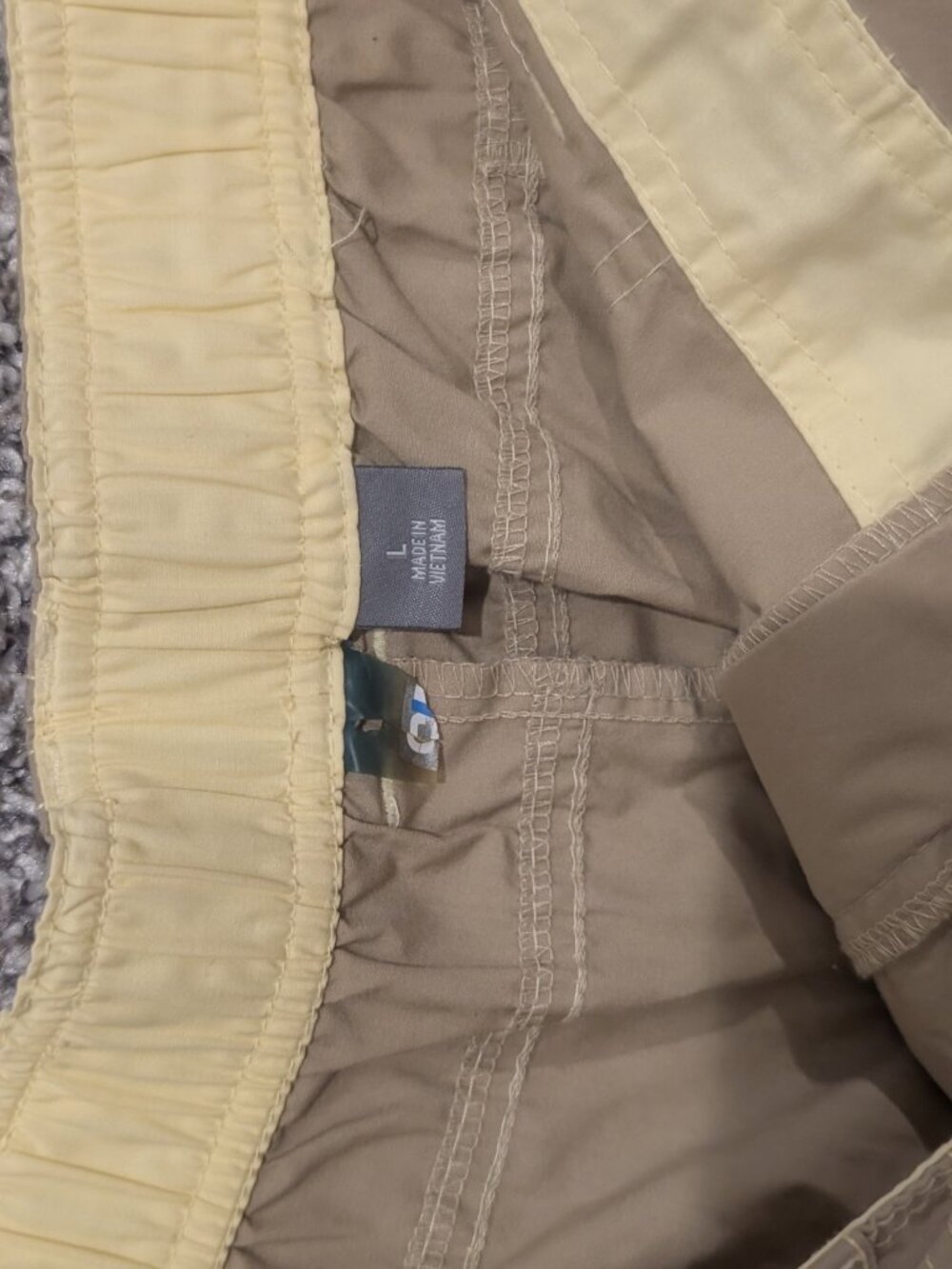 Khaki Cargo Capri Pants - Size Large - Picture 6 of 9